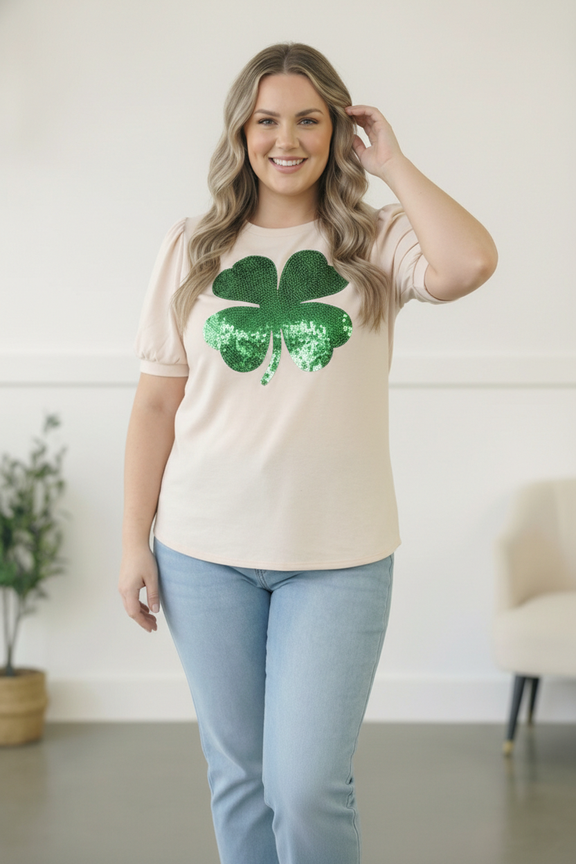 PLUS KNIT TOP WITH CLOVER SEQUINS PATCH